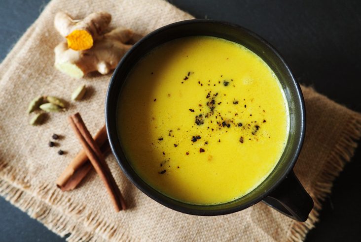 Goldene Milch Rezept - Ayurvedisches Heilgetränk