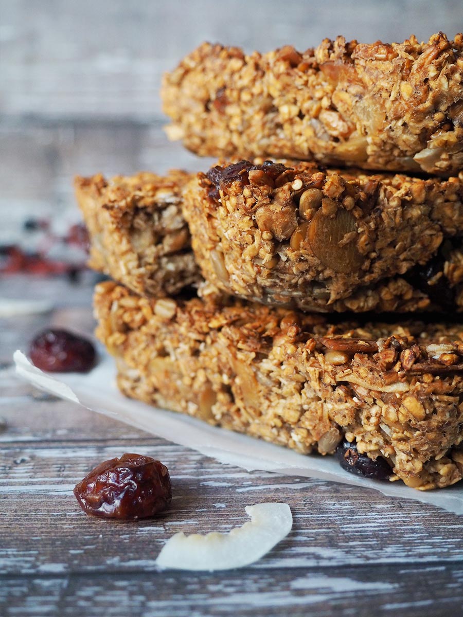 Müsliriegel selber machen: Power Snack aus Hafer, Früchten &amp; Nüssen