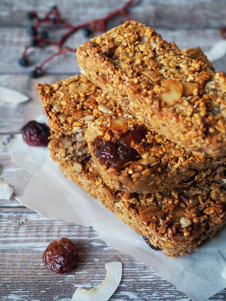 Müsliriegel selber machen: Power Snack aus Hafer, Früchten & Nüssen Müsliriegel selber machen: Power Snack aus Hafer, Früchten & Nüssen